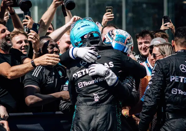 TORNA L&rsquo;ITALIA SUL PODIO: Kimi Antonelli conquista il Canada, mentre George Russell domina con la sua Mercedes. E quella manovra di Verstappen sotto Safety Car&hellip;