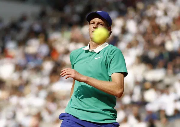 Come ti preparo Halle: mentre Alcaraz fa festa a Ibiza, Sinner va in giro con il Pandino per la Val Pusteria