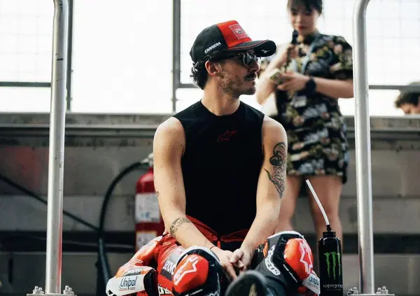 [VIDEO] Due volte &ldquo;caz*o!&rdquo;: fatevene una ragione, Under the Helmet racconta che Pecco Bagnaia &egrave; un lord anche quando sbrocca