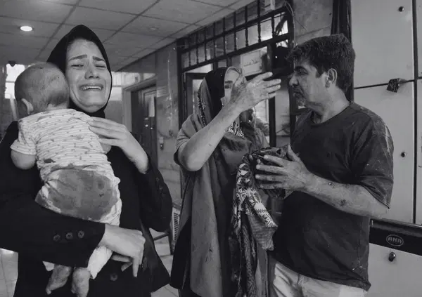 IL PARADOSSO DELLA GUERRA: &ldquo;L&rsquo;Iran &egrave; il Paese con il secondo giacimento di petrolio al mondo ma i cittadini non trovano la benzina per fuggire&rdquo;. Parla l&rsquo;attivista Pegah Moshir Pour: &ldquo;Quando ero piccola ci insegnavano a odiare Israele ma&hellip;&rdquo;