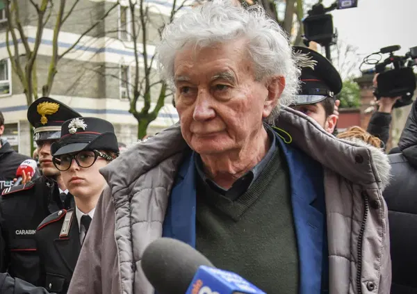 LO SCIAMANO DI GARLASCO: Ritrattone di Massimo Lovati, legale di Andrea Sempio, che parla con l&rsquo;inconscio (e con gli alieni?). Tra Freud, Kubrick e il Fruttolo: viaggio nella mente dell&rsquo;avvocato pi&ugrave; stropicciato d&rsquo;Italia