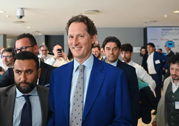 La prima Ferrari elettrica non c'&egrave; ancora, ma la seconda &egrave; gi&agrave; un flop? Altro che rivoluzione Elkann... E intanto Stellantis sul green..