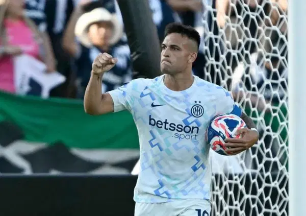 Cara Inter, tutto bene? Il vero dramma del pareggio con il Monterrey &egrave; la maglia away: un po' svastica, un po' PlayStation e un po'... messaggio occulto