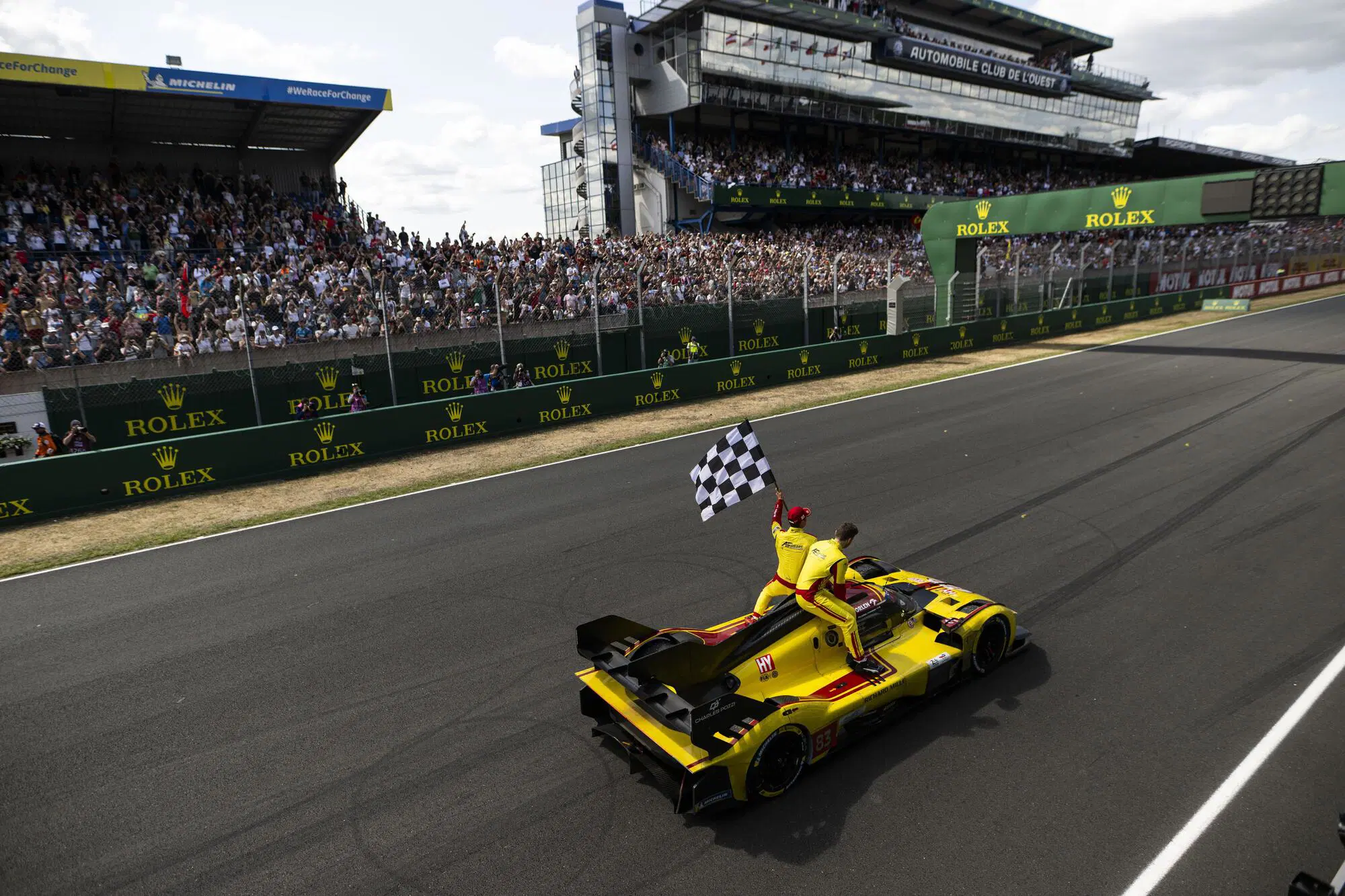 La parata di Robert Kubica a Le Mans dopo la vittoria con la Ferrari e AF Corse