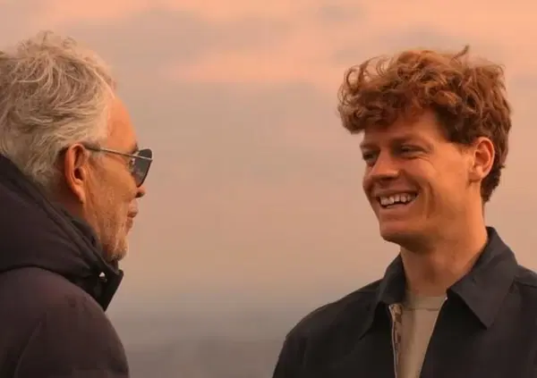 Sinner &ldquo;canta&rdquo; con Bocelli, ma perch&eacute;? Che &egrave; 'sta cafonata? Avevamo bisogno di &ldquo;Polvere e gloria&rdquo; o rimarr&agrave; solo la prima?