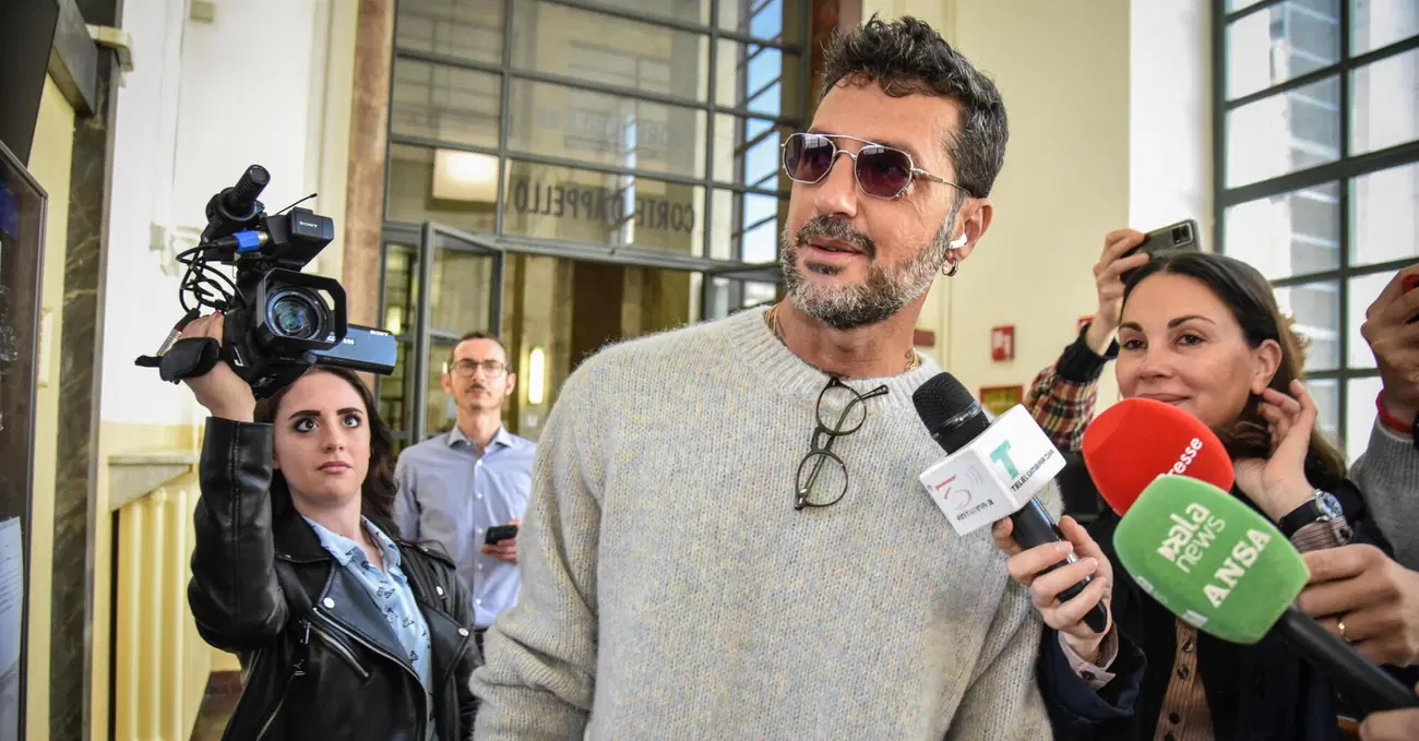 TUTTO VERO O FALSISSIMO? Gli studenti hanno citato Corona alla Maturit&agrave;? S&igrave;, anche paragonandolo a Paolo Borsellino. E Fabrizio fa vedere i messaggi...