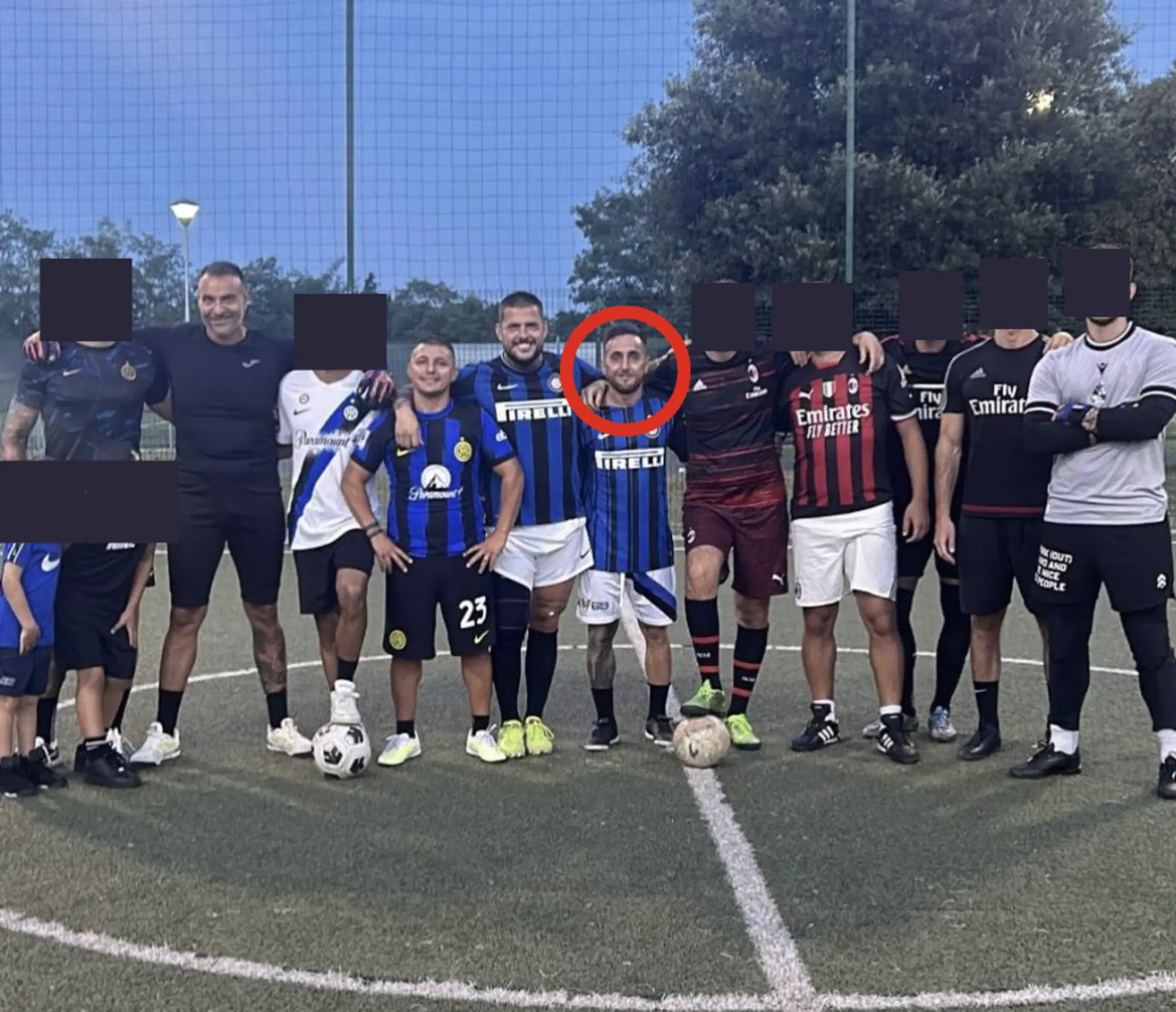 La foto della partita di calcetto del 3 settembre. Nel cerchio rosso Dario Fanari