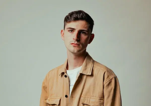 Intervista a Celo, il producer che tutti dovrebbero conoscere: &ldquo;I tormentoni? Non ripagano, serve una storia da raccontare&rdquo;. Rkomi? &ldquo;Autore incredibile&rdquo;. E su Alfa, Ernia, Olly e Jvli e la skill che vorrebbe &ldquo;rubare&rdquo; a Mace&hellip;