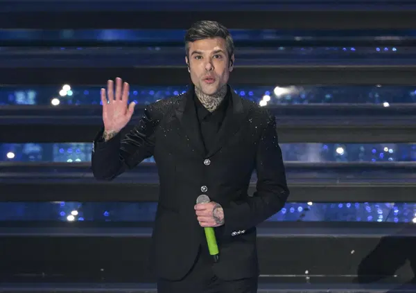 Fedez e la bolla dei concerti sold out: ma ricordate quando annull&ograve; l'Arena di Verona perch&eacute; aveva "troppo da fare a Los Angeles"? E le due date al Forum...
