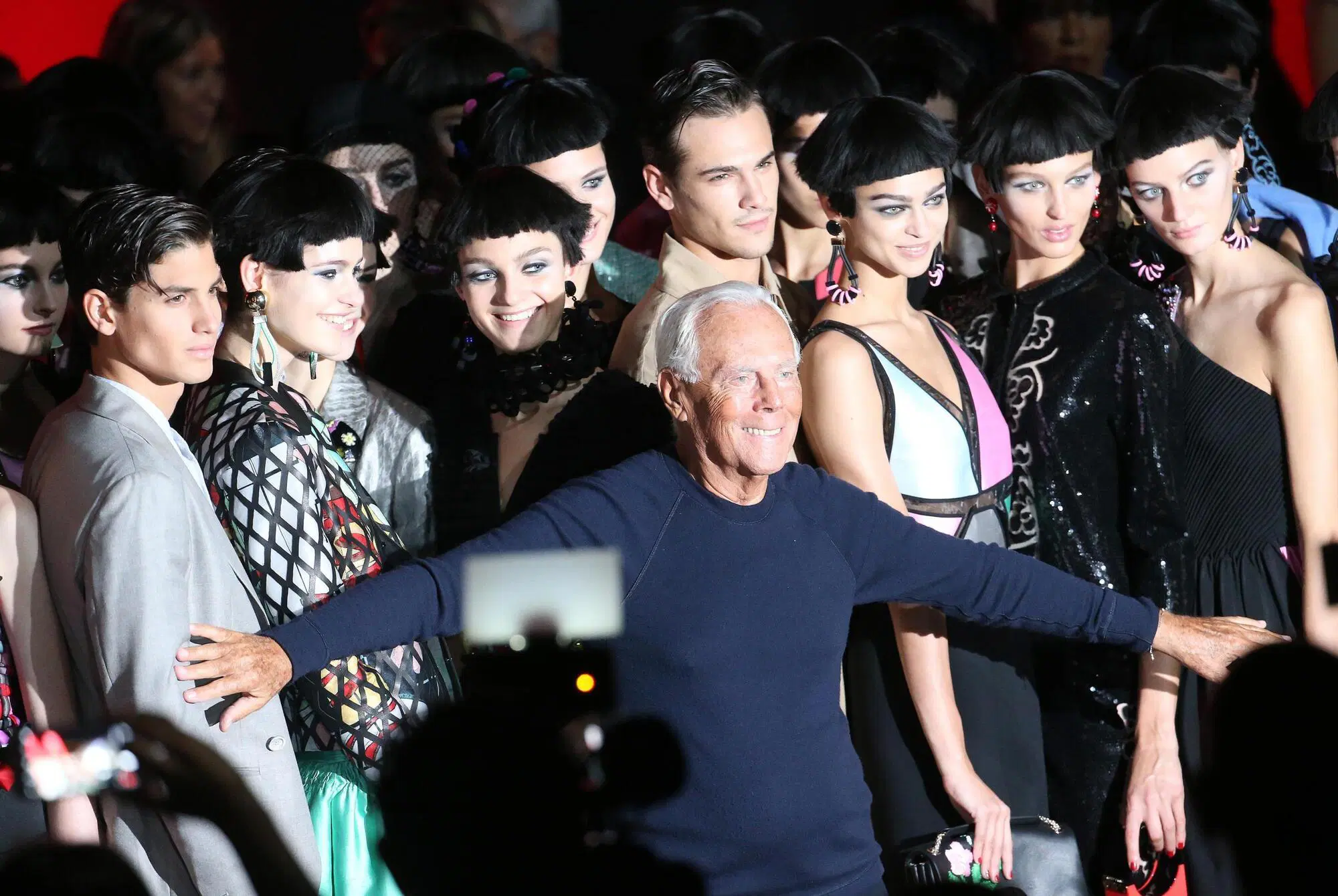 Giorgio Armani e i 90 anni festeggiati durante una sfilata