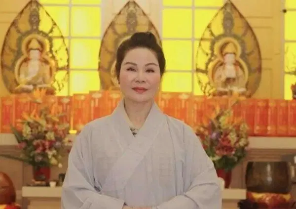 Ma com&rsquo;&egrave; &ldquo;Angela Megastar&rdquo;, il nuovo programma su Real Time con Angela Lin? Arriva la sentenza di Aldo Grasso: promossa o bocciata la regina del megastore di Ostiense e superstar di TikTok?