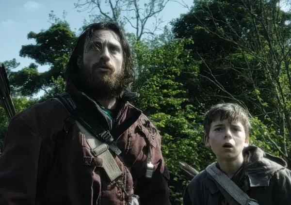 Abbiamo visto il film 28 anni dopo di Danny Boyle al cinema, ma com&rsquo;&egrave;? Un horror (riuscito) che ha il coraggio di essere fragile. Ecco perch&eacute; 