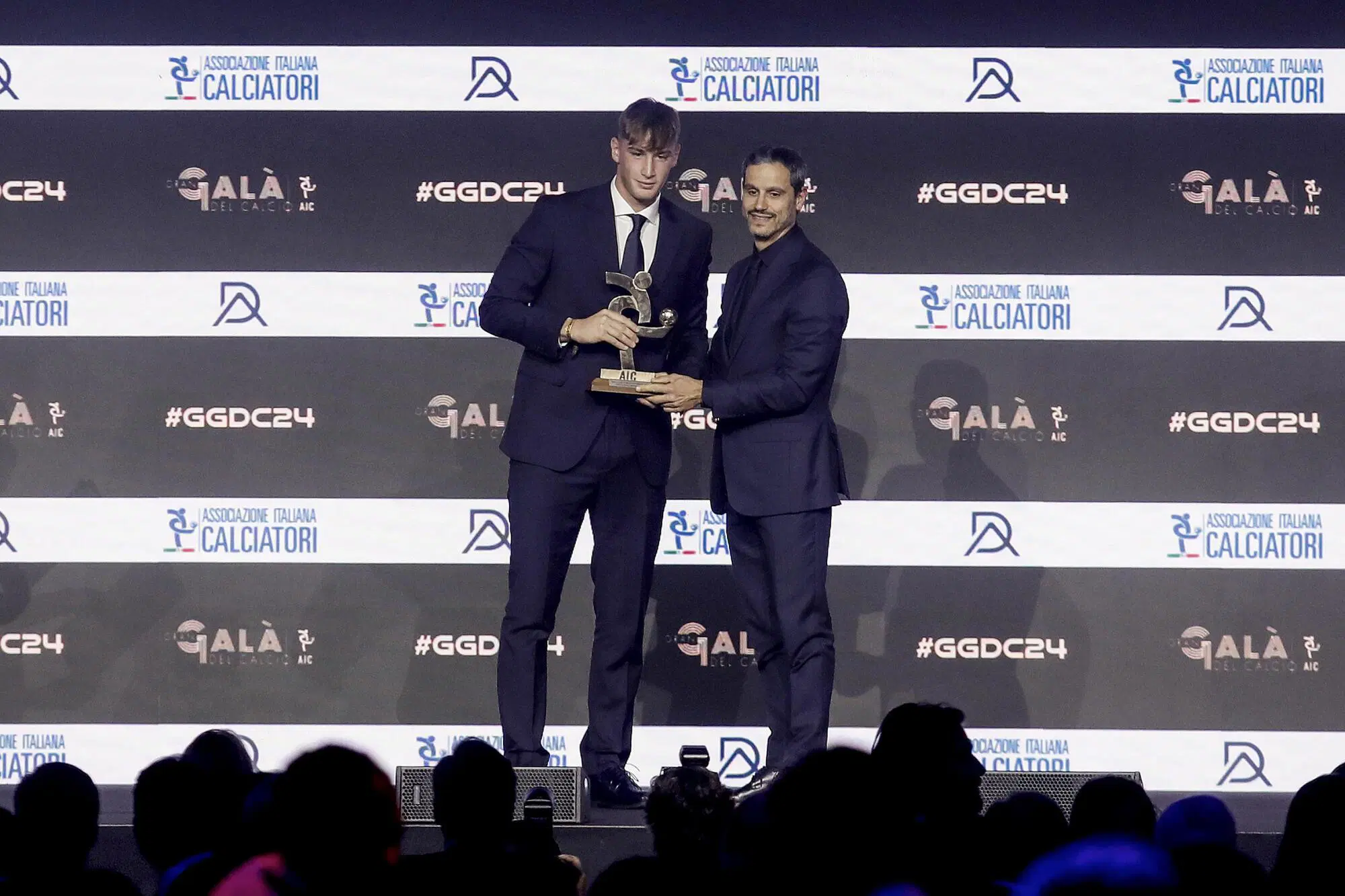 Pio Esposito premiato al Gran Gal&agrave; del calcio come miglio giocatore della Serie B 2024 