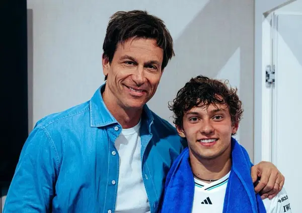 Kimi Antonelli ha fatto la maturit&agrave;? S&igrave;, per&ograve; adesso c'&egrave; l'universit&agrave; della F1, in cattedra Toto Wolff: &ldquo;Servir&agrave; un programma triennale&rdquo;