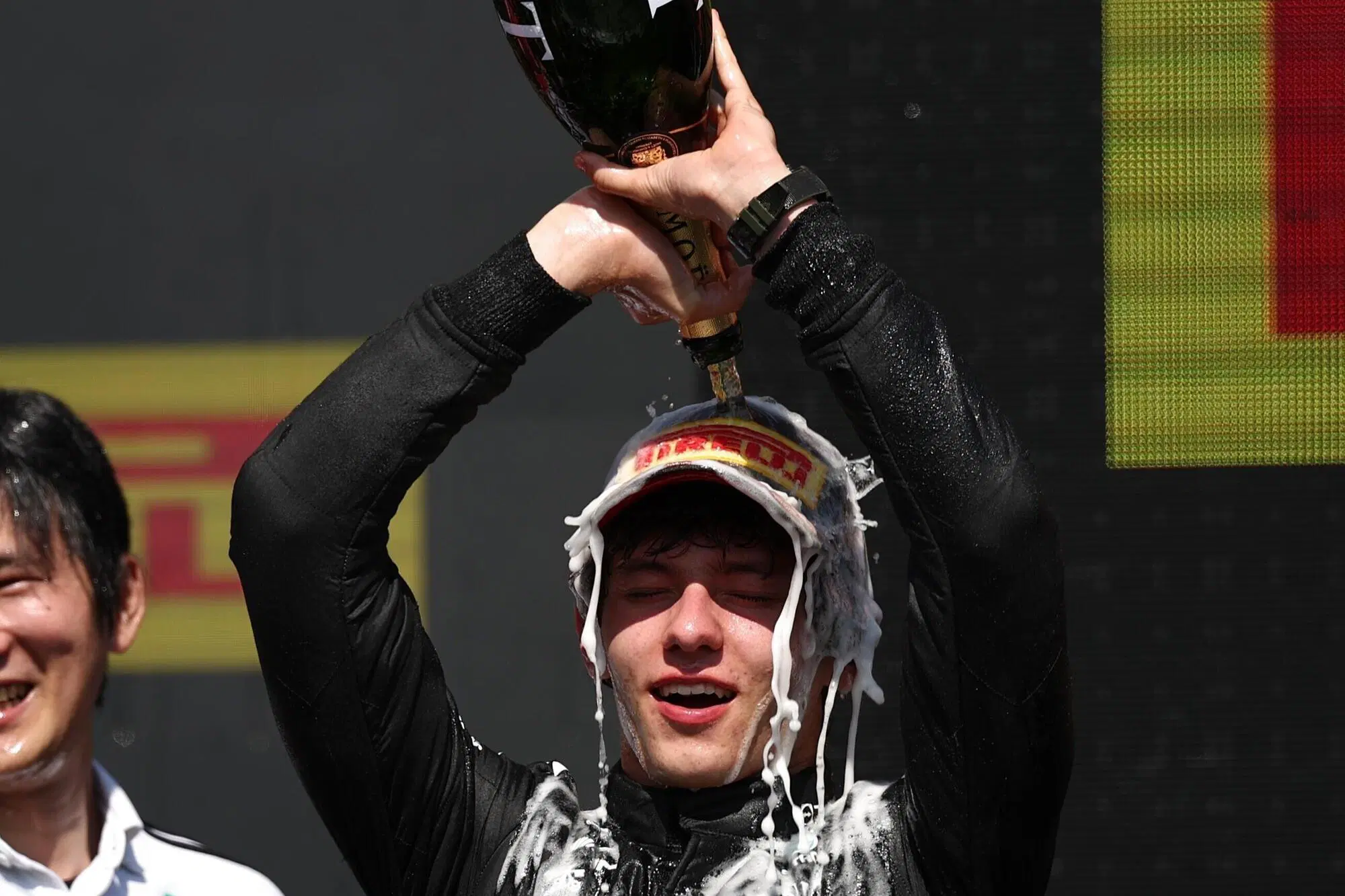 Kimi Antonelli festeggia il podio a Montreal