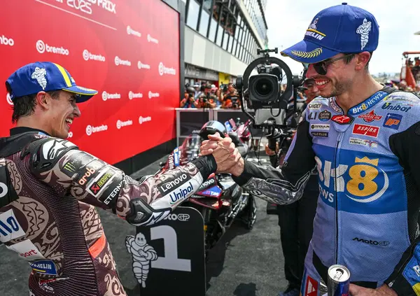 Ok Tardozzi che festeggia Alex, ma quanto si aiutano i Marquez in questa MotoGP? Al Mugello la conferma di Marc: &ldquo;Ho mandato un messaggio a mio fratello per dirgli quale gomma...&rdquo;