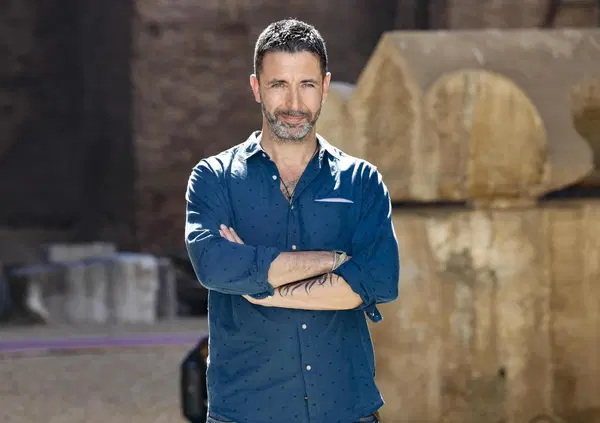 Abbiamo visto &ldquo;Il cono d&rsquo;ombra&rdquo;, la nuova docuserie (Sky) di Pablo Trincia sulla morte di Denis Bergamini, ma com&rsquo;&egrave;? Non cerca l&rsquo;effetto, ma il senso. Ecco perch&eacute; &egrave; la radiografia cruda di un sistema che ha preferito voltarsi dall&rsquo;altra parte&hellip;