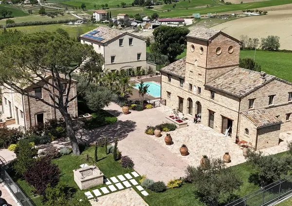 Siamo stati al Relais La Colombaia, nelle Marche, ma com&rsquo;&egrave; andata? Persi tra le colline e inebriati dall&rsquo;Acqua del Conero&hellip; ecco cosa abbiamo scoperto