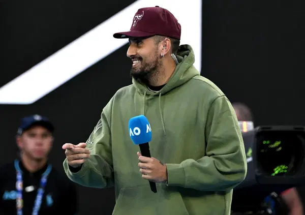 NICK AL VERDE. Wimbledon, Kyrgios out anche come commentatore. Cosa gli rimane? Parlare di Sinner e Alcaraz. Chi vincer&agrave; secondo lui e perch&eacute;?