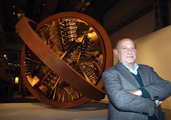 LETTERA D'AMORE ad Arnaldo Pomodoro, amico e grande scultore, nei giorni della scomparsa. Aldo Nove: "Anche se non ci sei pi&ugrave;, il mondo ha ancora la tua forma"