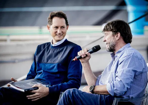 FORMULA 1 SOTT&rsquo;ACQUA? Elkann e Ferrari si danno alla vela: &ldquo;Per essere al di fuori delle regole&rdquo;, dalle hypercar all&rsquo;Hypersail. E Soldini sulla &ldquo;navicella spaziale&rdquo;&hellip;