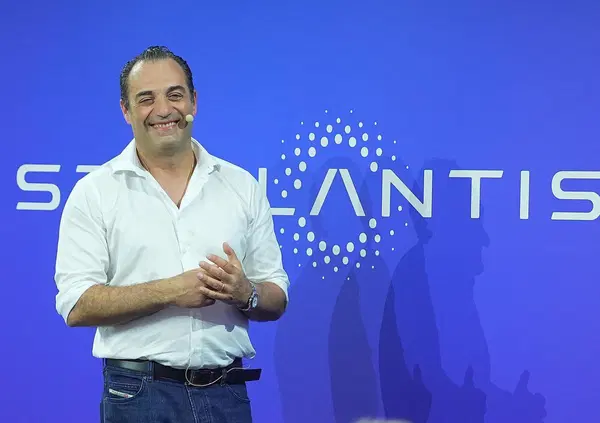 Elkann, ci pensa Filosa a sistemare la baracca Stellantis? Tra sfogliatelle e promesse a Mirafiori, l&rsquo;ad fa il suo debutto. Ma le grane (soprattutto americane) sono gi&agrave; dietro l&rsquo;angolo&hellip;