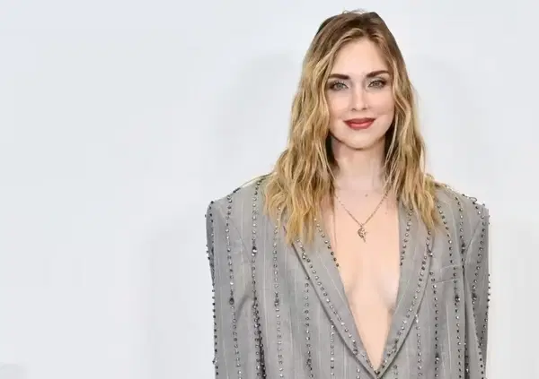 Chiara Ferragni Fenice dalle ceneri del pandoro? Societ&agrave; in crisi, bilanci in rosso, conti &ldquo;scomparsi&rdquo; e l&rsquo;assemblea&hellip; Tra Sisterhood e Tbs-Crew, che succede all&rsquo;impero di The Blonde Salad? 