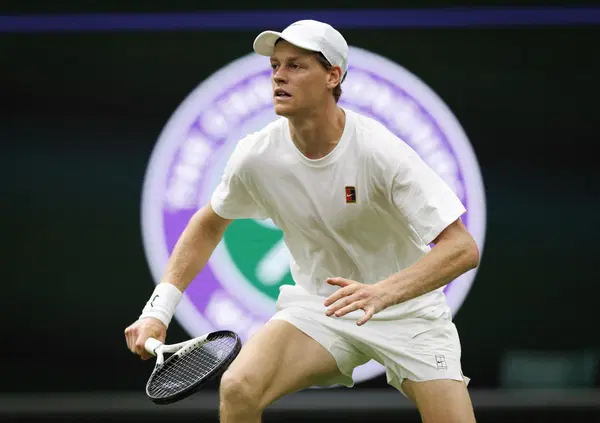 LASCIO IL SEGNO, SINNER! Beccatevi la nuova canzone di Fabri Fibra in cui cita Jannik, ma com&rsquo;&egrave;? Una rappresentazione perfetta della natura competitiva del tennis e del rap...