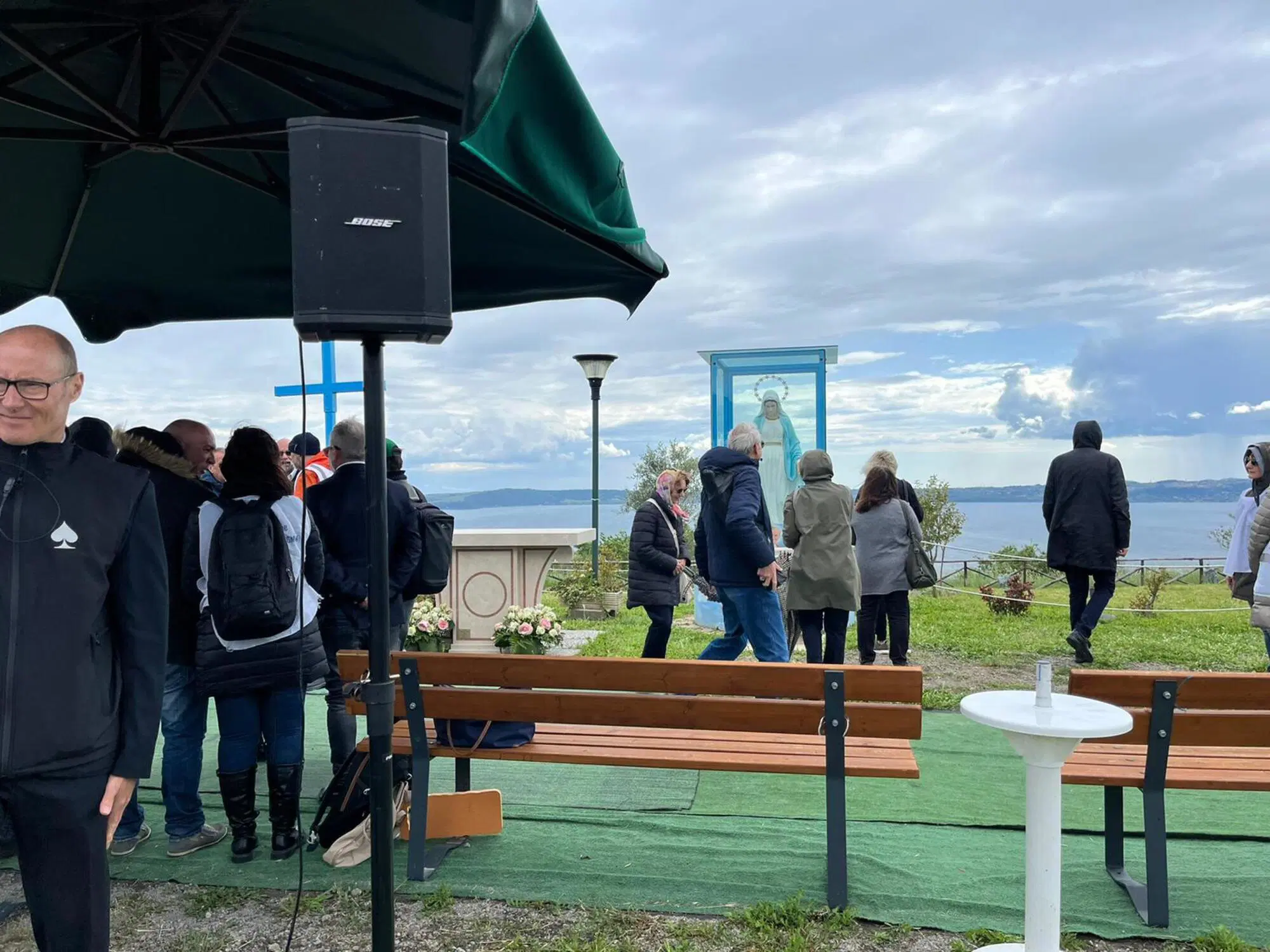 Uno dei raduni della veggente di Trevignano