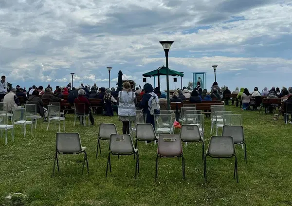 Trevignano: sedicente veggente nei guai. Non solo dna sulla statua, ma anche montagne di soldi dai fedeli. Cosa rischia adesso?