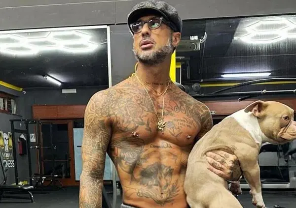 Le bombe di Fabrizio Corona, a On Air minaccia Donald Trump? &ldquo;Ho delle foto di Melania, se non fermi la guera...&rdquo;. Francesca Fagnani e la diffida: &ldquo;Alto rigore morale con Urtis?&rdquo;. Giorgia Meloni? &ldquo;Non accetta nemici, come in dittatura&rdquo;