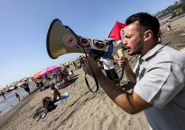 Scandalizzati per i poliziotti infiltrati in Potere al popolo? Ma &egrave; la sceneggiatura di un film tragicomico: agenti sotto copertura, in un partito irrilevante post-marxista, scoperti dai profili social...