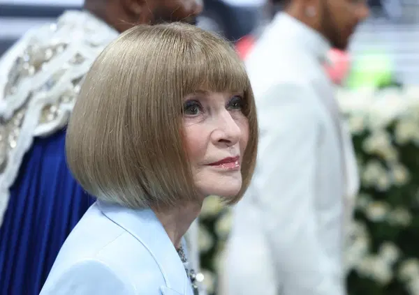 Anna Wintour lascia Vogue? Altro che addio e pensione, anche alle regine piace la poltrona. E la verit&agrave; &egrave; che il suo potere aumenta: ecco perch&eacute;