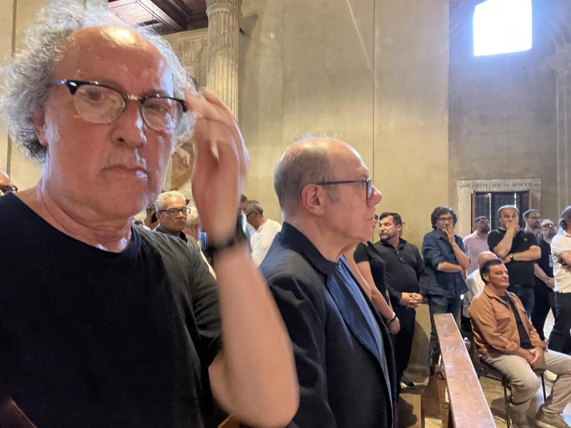 Fulvio Abbate e Carlo Verdone al funerale di Alvaro Vitali a Roma