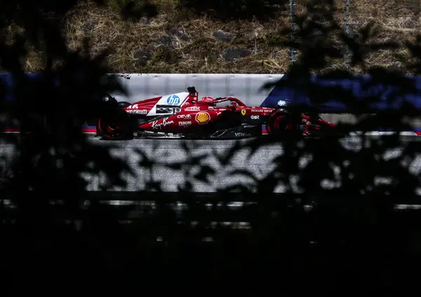 Miracolo Ferrari in Austria? No, ma Leclerc &egrave; secondo, Hamilton quarto. Il distacco pesa, ma la reazione avuta... E Vasseur &egrave; convinto: &ldquo;La differenza la fa l&rsquo;esecuzione&rdquo;