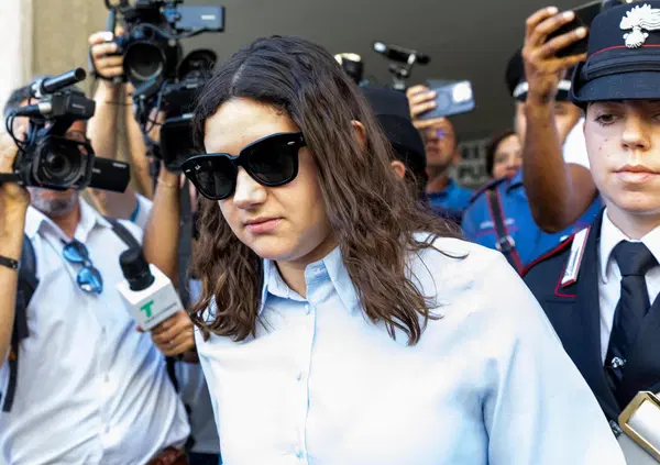 Omicidio Parma, PERIZIA PSICHIATRICA per Chiara Petrolini: iniziato il processo per la ragazza che seppell&igrave; in giardino due neonati. Ma cos&rsquo;&egrave; il &ldquo;disturbo della personalit&agrave; con stato dissociativo&rdquo; ipotizzato dalla Difesa? 