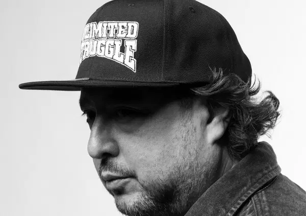 Abbiamo ascoltato &ldquo;60 hz II&rdquo;, il nuovo album di Dj Shocca, ma com&rsquo;&egrave;? Un atto d&rsquo;amore per la cultura hip hop. E le collaborazioni con Gu&egrave;, Club Dogo, Izi e&hellip;