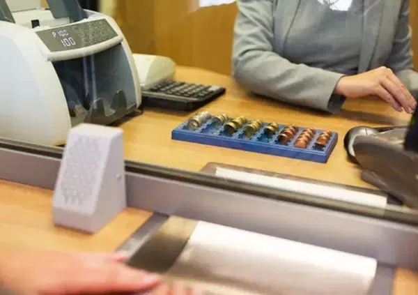 Risiko bancario, tra i due litiganti il terzo gode? Ecco perch&eacute; tra Monte Paschi di Siena e Unicredit vengono favorite le banche locali: i casi da Cassa Rurale Vallagarina a Banco Azzoaglio...