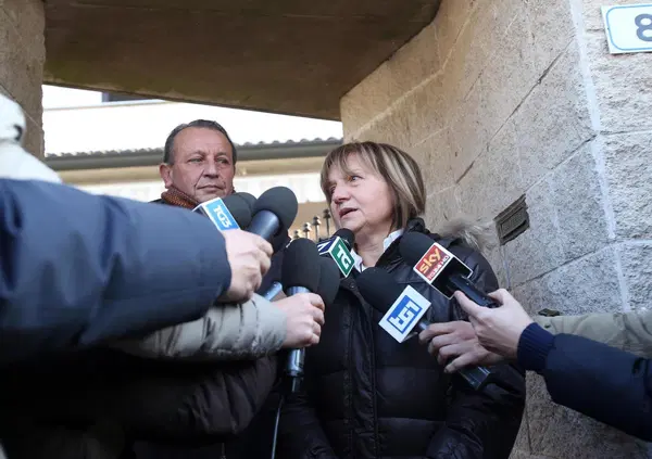 Omicidio Poggi, i genitori di Chiara CONTRO Alberto Stasi: &ldquo;Non ci hai mai detto di essere l&rsquo;assassino, veniva al cimitero con noi. Meglio che non nomini nostra figlia. Marco? Lo accusano di aver ucciso la sorella&rdquo;. E sulle presunte foto fake in Trentino&hellip;