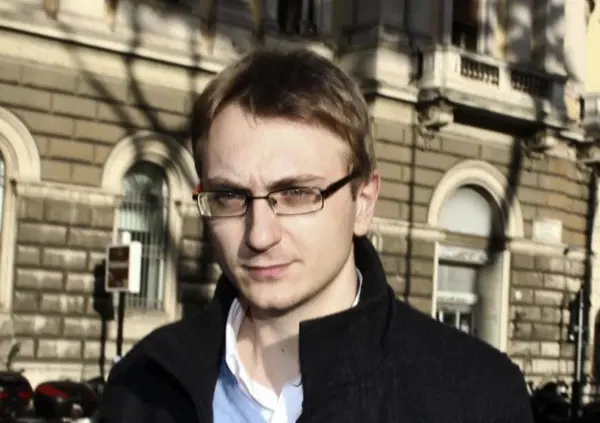 Omicidio Poggi, RESTA IN SEMILIBERT&Agrave; Alberto Stasi. Nessun colpo di scena: l&rsquo;intervista alle Iene non interromper&agrave; il suo percorso verso l&rsquo;affidamento ai servizi sociali e la piena libert&agrave;. &Egrave; davvero lui l&rsquo;assassino di Chiara?