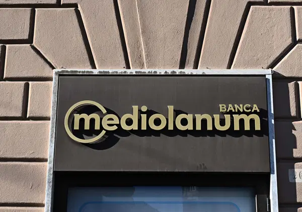 Risiko bancario, perch&eacute; Mediolanum esce da Mediobanca prima del piano di Nagel e dell&rsquo;offerta pubblica di Montepaschi? La famiglia Doris vuole cedere il 3,5% e scendono anche Gavio e Acutis