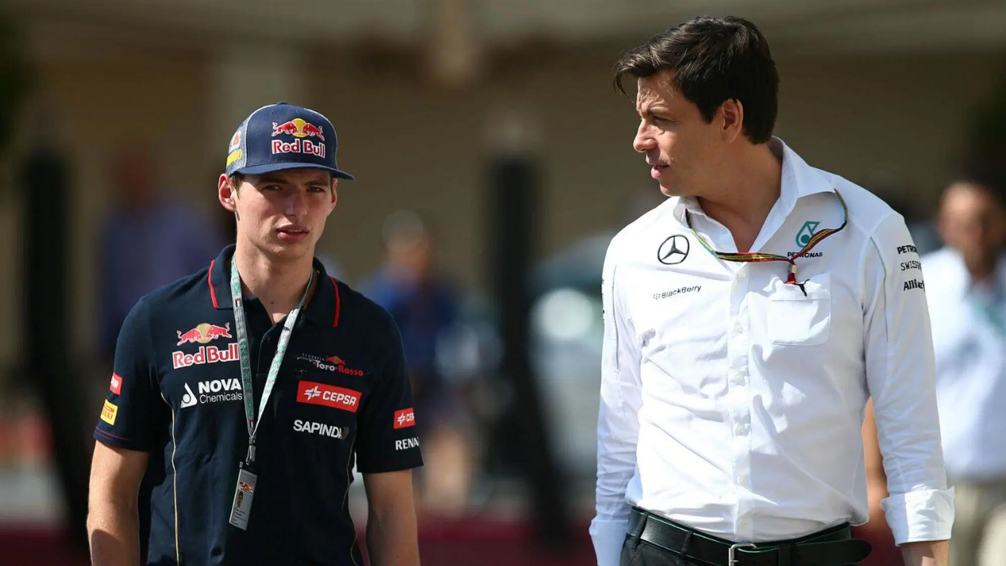 Max Verstappen e Toto Wolff quando l'olandese aveva appena debuttato con la Toro Rosso rinunciando al contratto della Mercedes