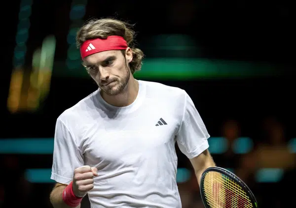 TSITSIPAS SALUTA IL TENNIS? &ldquo;&Egrave; davvero doloroso vedermi in questa situazione, mi sento senza risposte e stanco di rincorrere sempre qualcosa&rdquo;. Ma che cos&rsquo;ha? C&rsquo;entra il problema alla schiena?