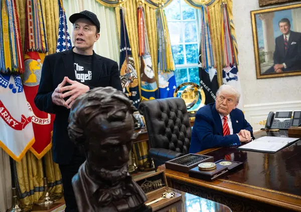 Perch&eacute; Musk pu&ograve; prendere per il cu*o Trump? Vi spieghiamo il (vero) motivo: ha la Cina alle spalle. Tesla, robot umanoidi e razzi: Elon ha scaricato Donald e punta su Xi