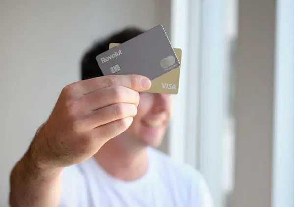 Perch&eacute; le banche sono sempre pi&ugrave; ricche e i risparmiatori sempre pi&ugrave; poveri? Altro che risiko bancario, la vera rivoluzione &egrave; Revolut: pu&ograve; essere quello che Ryanair &egrave; stato per le compagnie aeree?