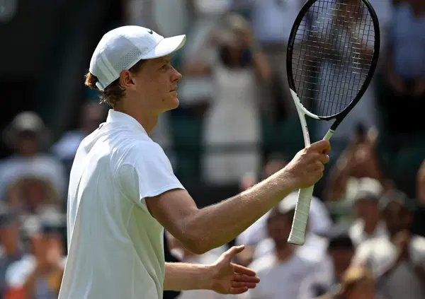 &ldquo;Sinner? &Egrave; un assassino a sangue freddo. Gestisce i suoi affari come un malavitoso&rdquo;. Le bombe di Jim Courier da Wimbledon su Jannik, Panichi e Badio. E su Vagnozzi, Cahill e Riccardo Piatti&hellip;