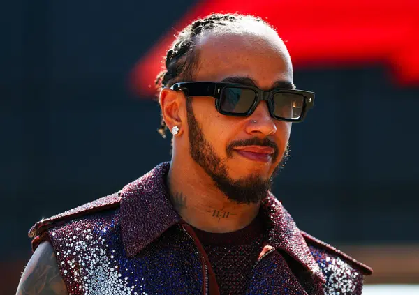 Lewis Hamilton, a Silverstone la gara della verit&agrave; con un solo obiettivo: affiancare Charles Leclerc. E sulla prima volta a casa sua con la Ferrari &egrave; chiaro&hellip;