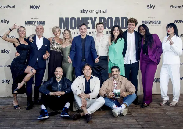 Money Road (Sky), le pagelle della puntata finale: Yaser d&agrave; la colpa a Danielle (-10), Roberta finta tonta (2), Benedetta protesta (7). E Fabio Caressa? Mentre Alvise e Grazia&hellip; 