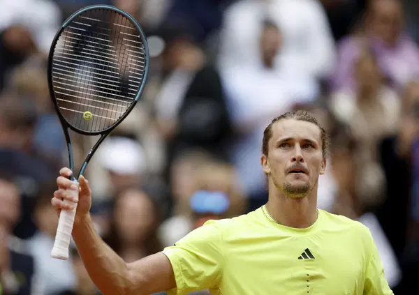 SCAZ*O IN FAMIGLIA! Ma perch&eacute; il fratello di Zverev lo tratta cos&igrave;? &ldquo;&Egrave; molto pi&ugrave; dura per i bambini in Africa che per un tennista a Wimbledon&rdquo;