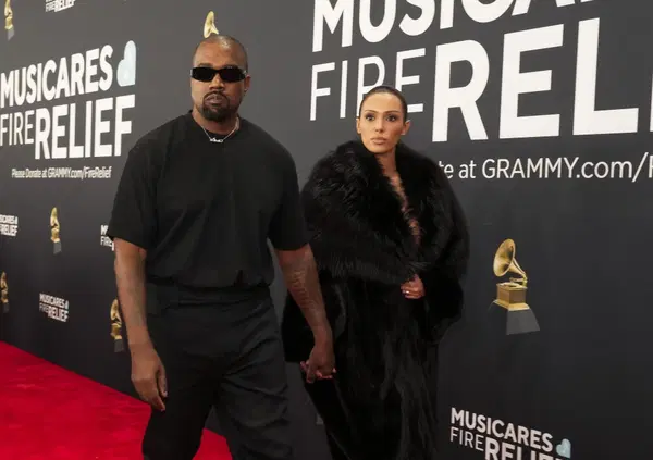 SEI FUORI! Ma davvero a Kanye West &egrave; stato revocato il visto per l&rsquo;Australia? Centrerebbe il brano &ldquo;Heil Hitler&rdquo;. E Bianca Censori?